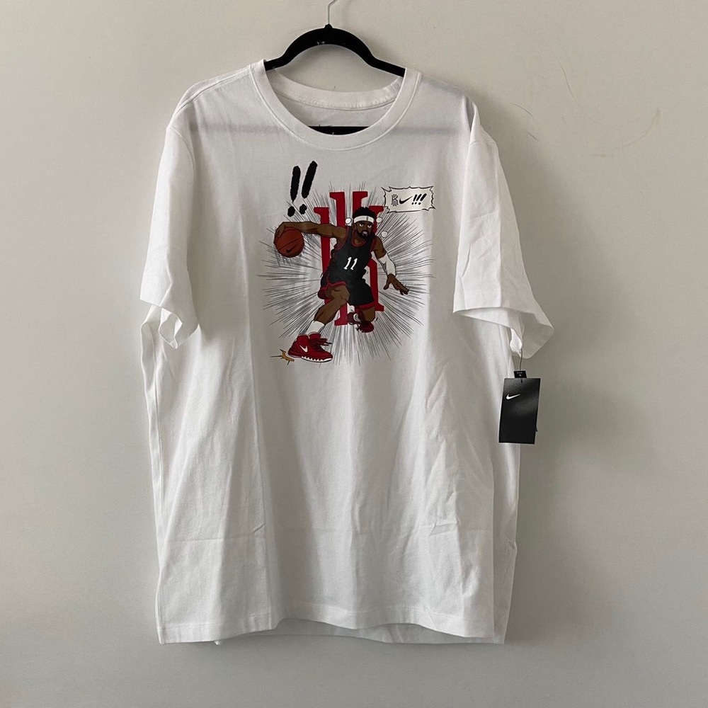Men’s Nike Kyrie Irving Manga Logo Basketball Tee Size XXL